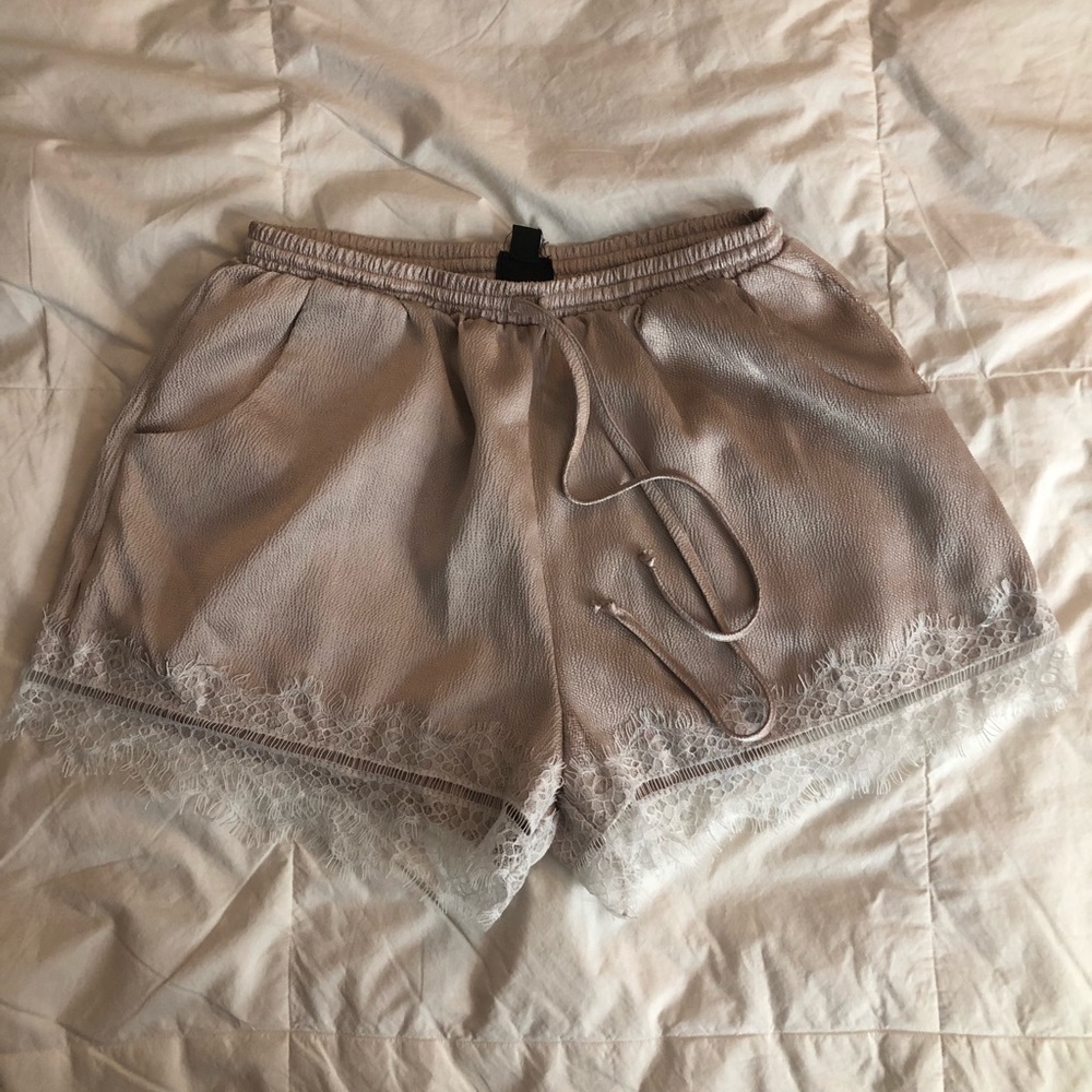 Lace light pink shorts